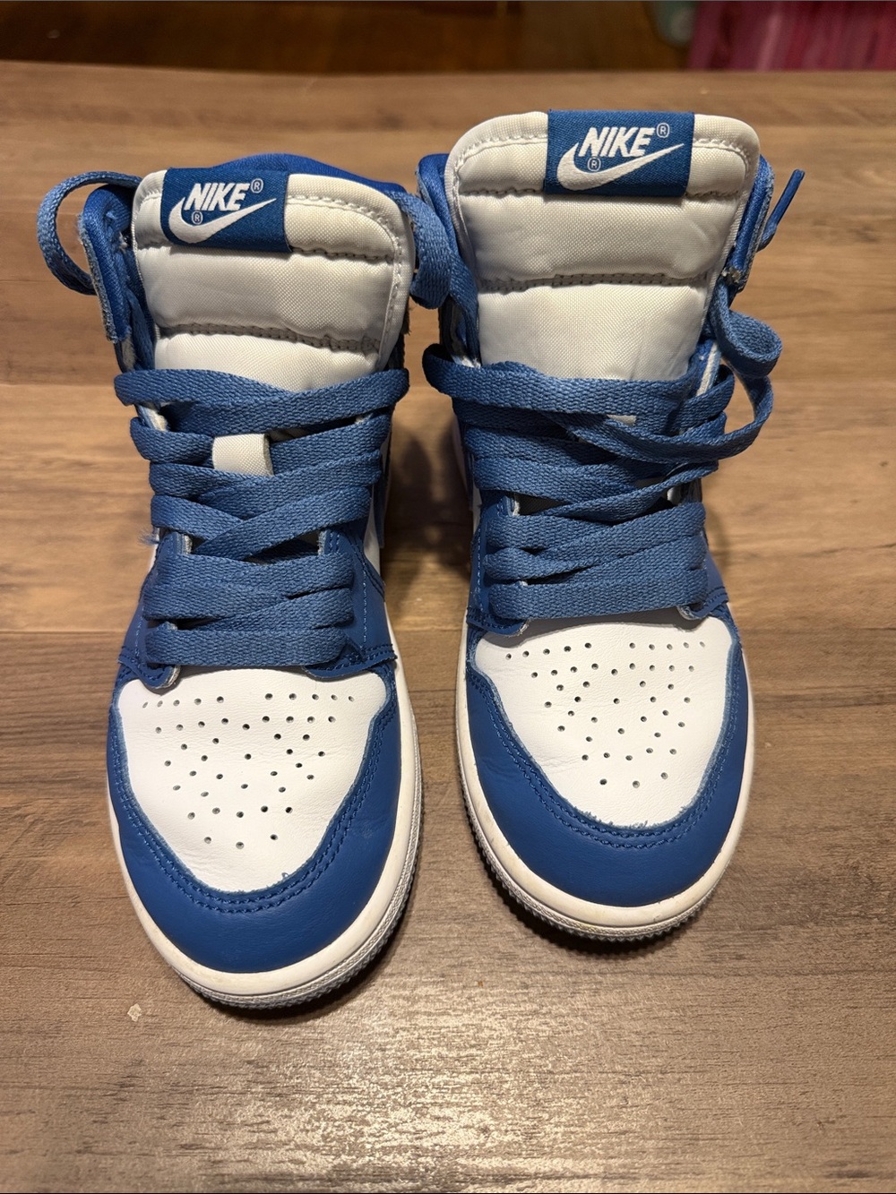 Jordan 1 Retro High OG - Picture 3 of 8